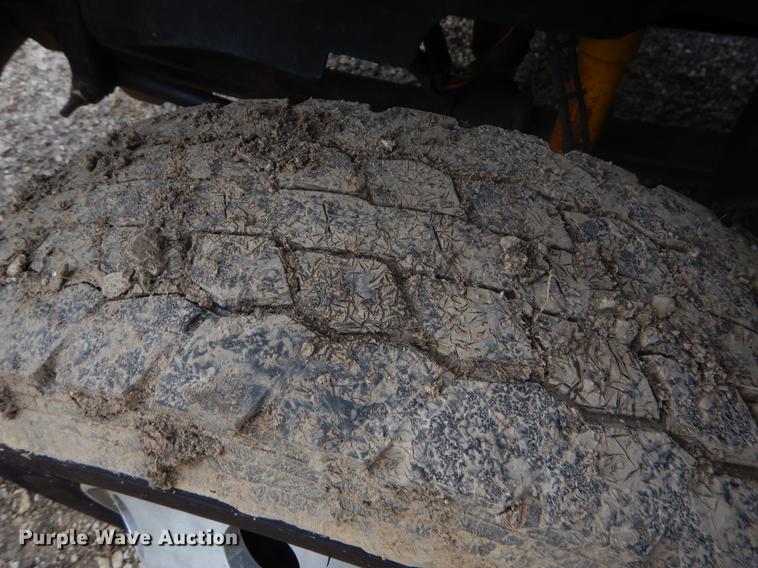 image for item FQ9548 2003 GMC C5500 flatbed truck