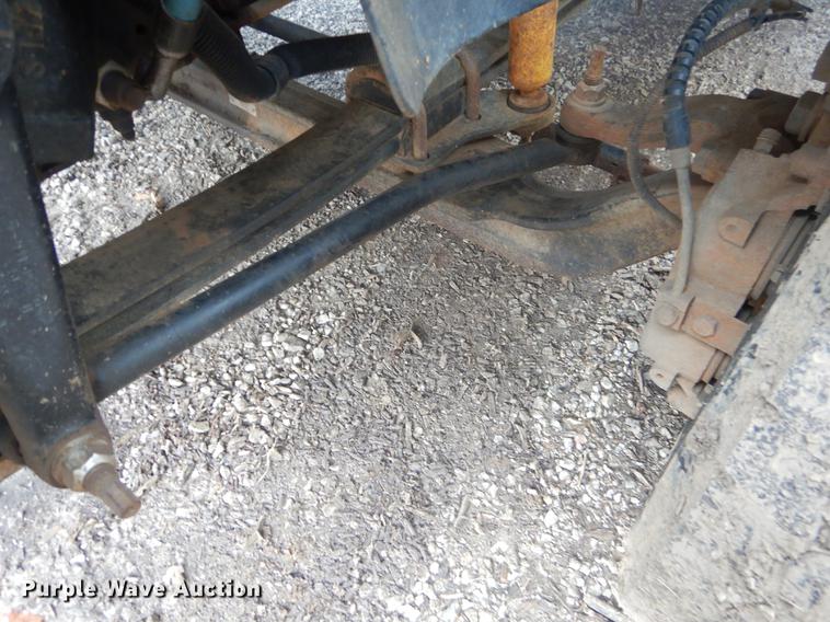 image for item FQ9548 2003 GMC C5500 flatbed truck