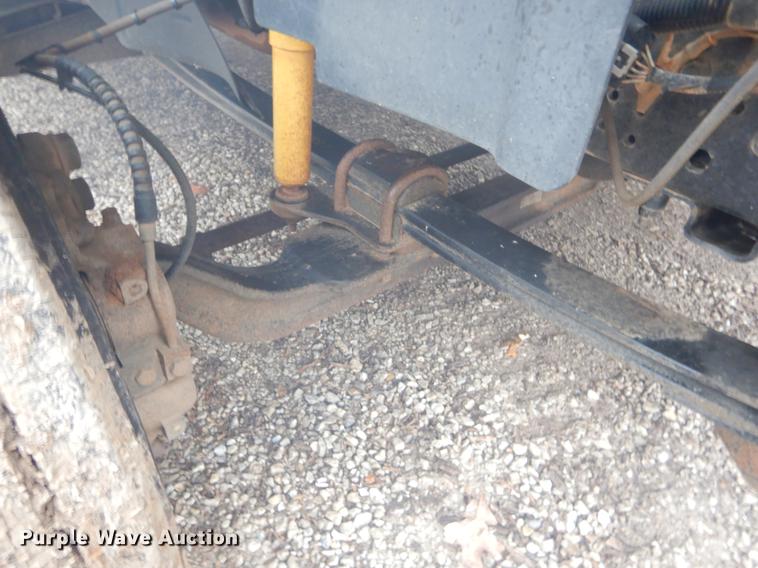 image for item FQ9548 2003 GMC C5500 flatbed truck