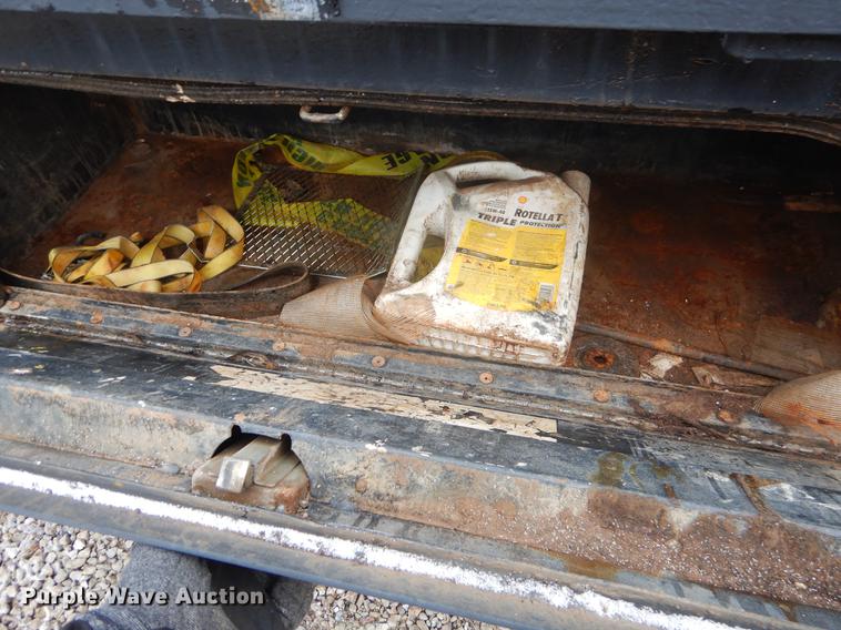 image for item FQ9548 2003 GMC C5500 flatbed truck