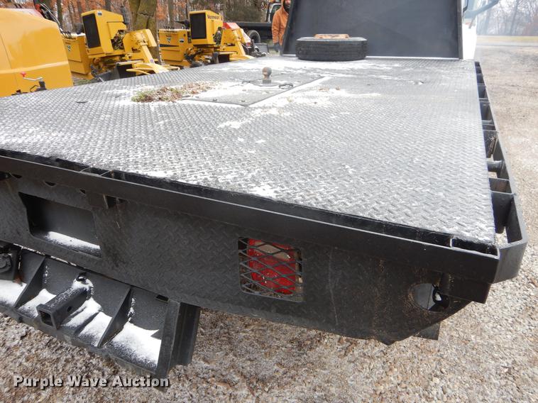image for item FQ9548 2003 GMC C5500 flatbed truck