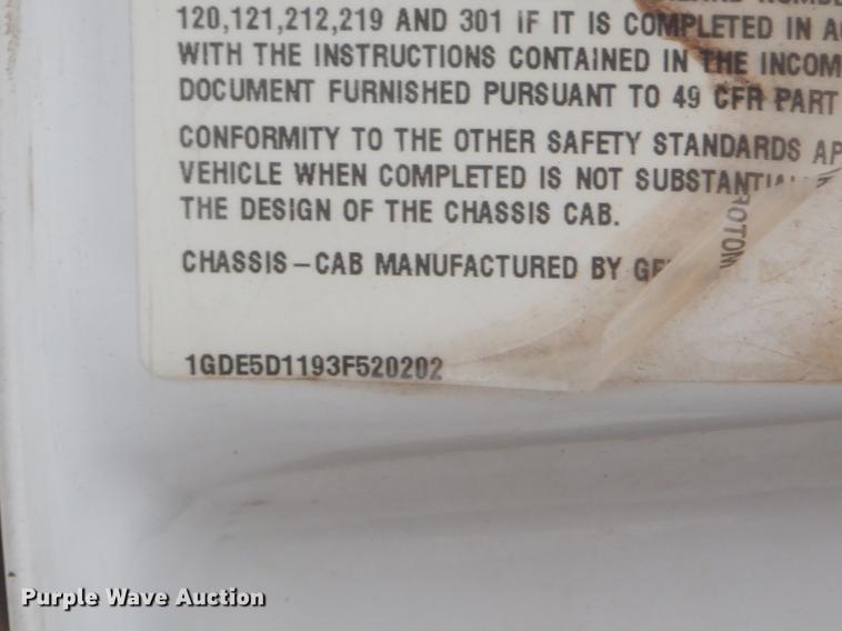 image for item FQ9548 2003 GMC C5500 flatbed truck