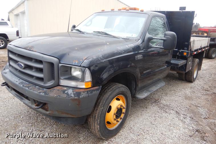 image for item FQ9549 2002 Ford F550 flatbed pickup truck
