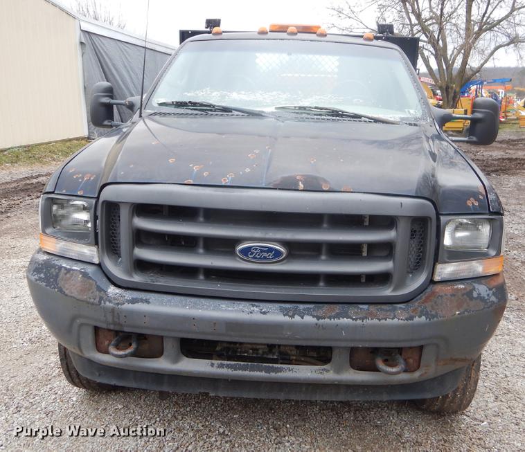 image for item FQ9549 2002 Ford F550 flatbed pickup truck