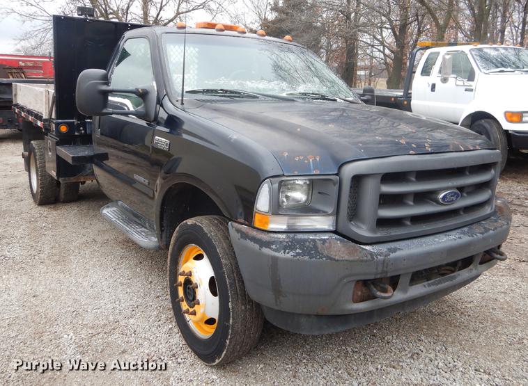 image for item FQ9549 2002 Ford F550 flatbed pickup truck