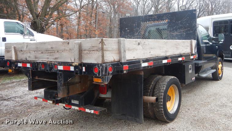 image for item FQ9549 2002 Ford F550 flatbed pickup truck