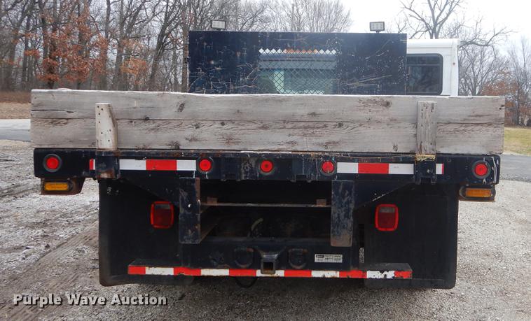 image for item FQ9549 2002 Ford F550 flatbed pickup truck