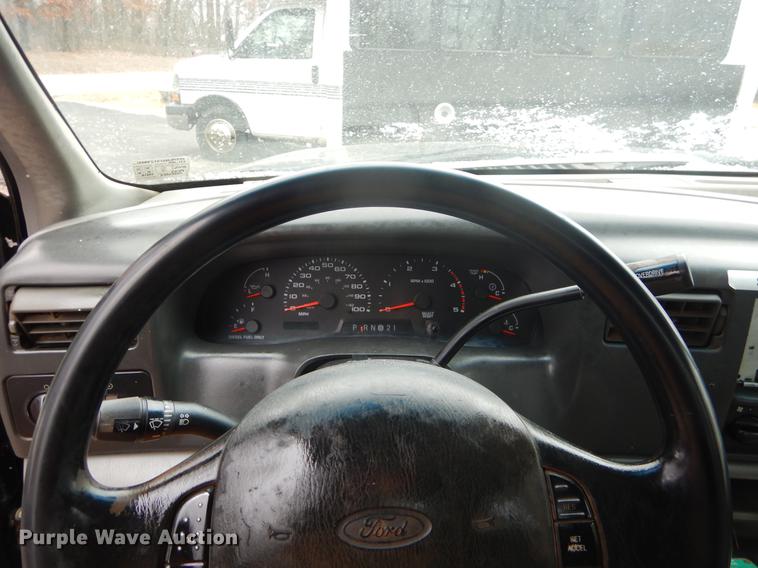 image for item FQ9549 2002 Ford F550 flatbed pickup truck