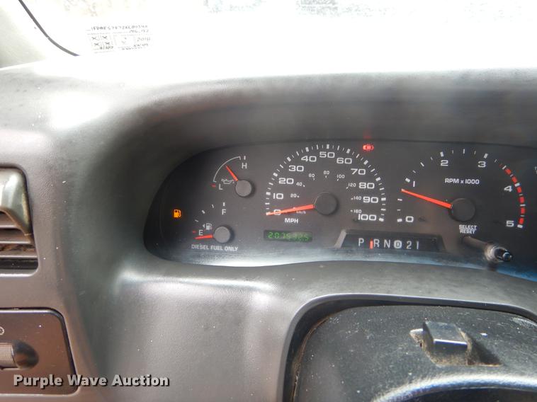 image for item FQ9549 2002 Ford F550 flatbed pickup truck