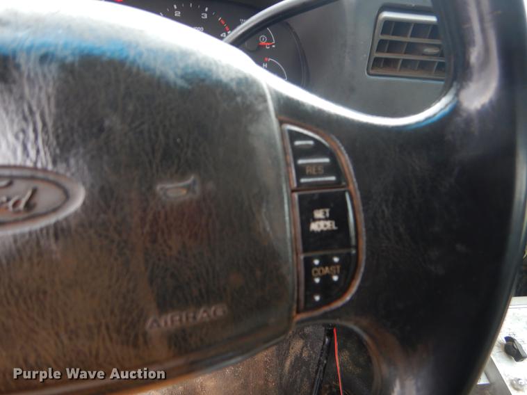 image for item FQ9549 2002 Ford F550 flatbed pickup truck