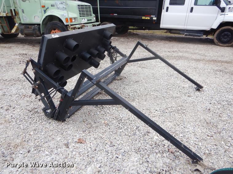 image for item FQ9549 2002 Ford F550 flatbed pickup truck