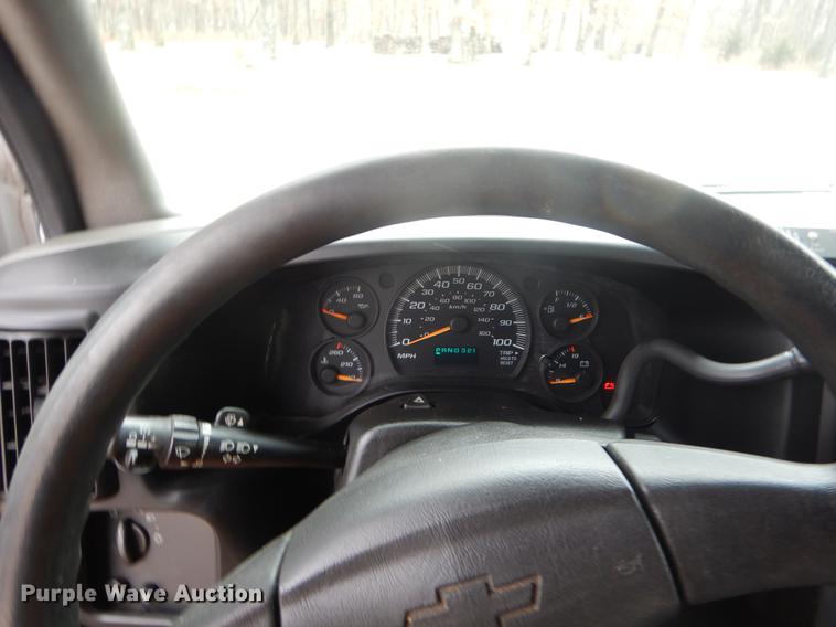 image for item FQ9550 2005 Chevrolet Express G3500 shuttle bus