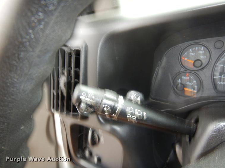 image for item FQ9550 2005 Chevrolet Express G3500 shuttle bus