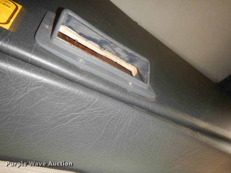 image for item FQ9550 2005 Chevrolet Express G3500 shuttle bus