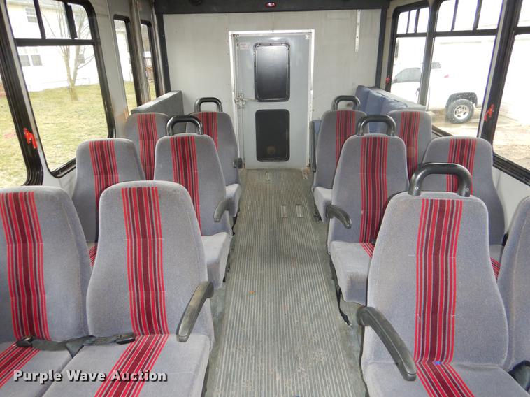 image for item FQ9550 2005 Chevrolet Express G3500 shuttle bus