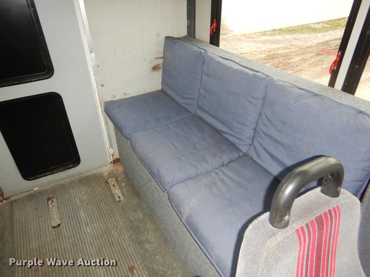 image for item FQ9550 2005 Chevrolet Express G3500 shuttle bus