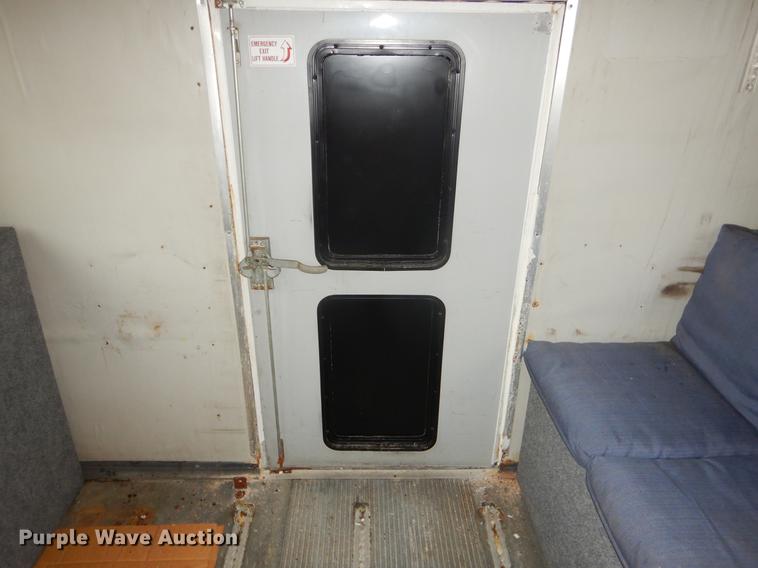 image for item FQ9550 2005 Chevrolet Express G3500 shuttle bus