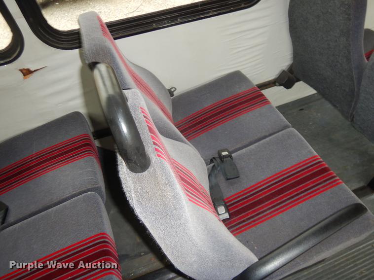 image for item FQ9550 2005 Chevrolet Express G3500 shuttle bus