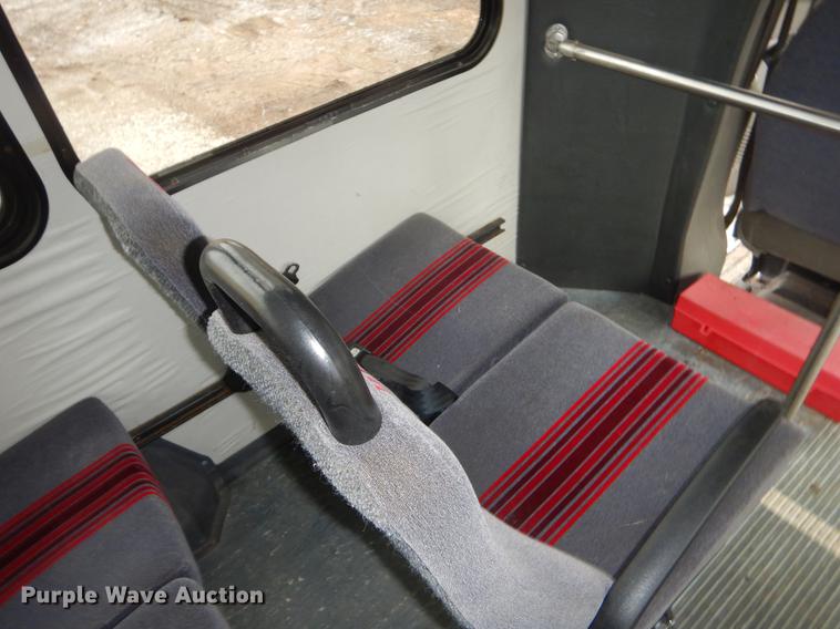 image for item FQ9550 2005 Chevrolet Express G3500 shuttle bus