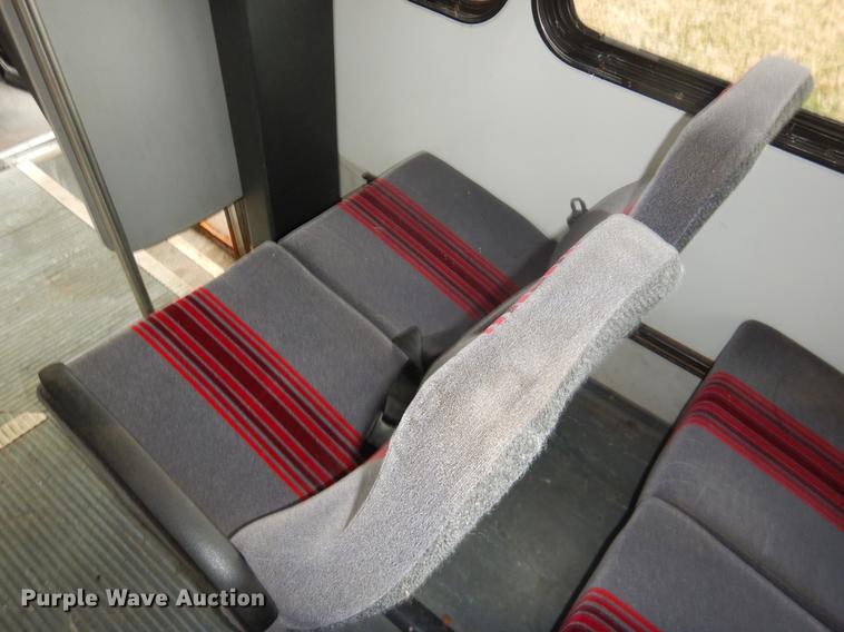 image for item FQ9550 2005 Chevrolet Express G3500 shuttle bus