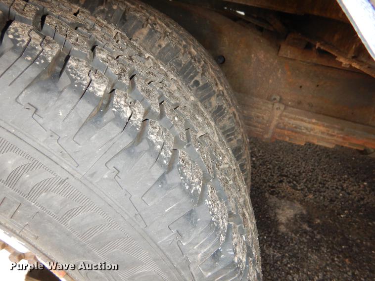 image for item FQ9550 2005 Chevrolet Express G3500 shuttle bus