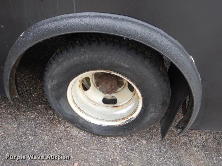 image for item FQ9550 2005 Chevrolet Express G3500 shuttle bus