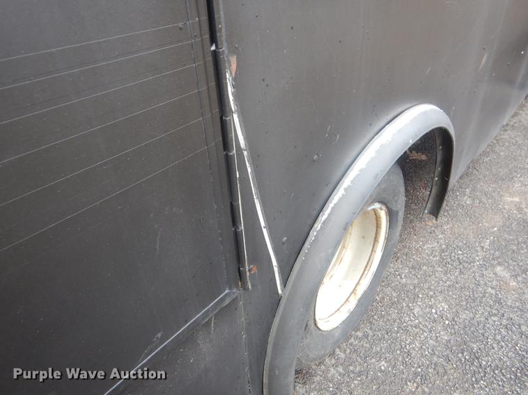 image for item FQ9550 2005 Chevrolet Express G3500 shuttle bus