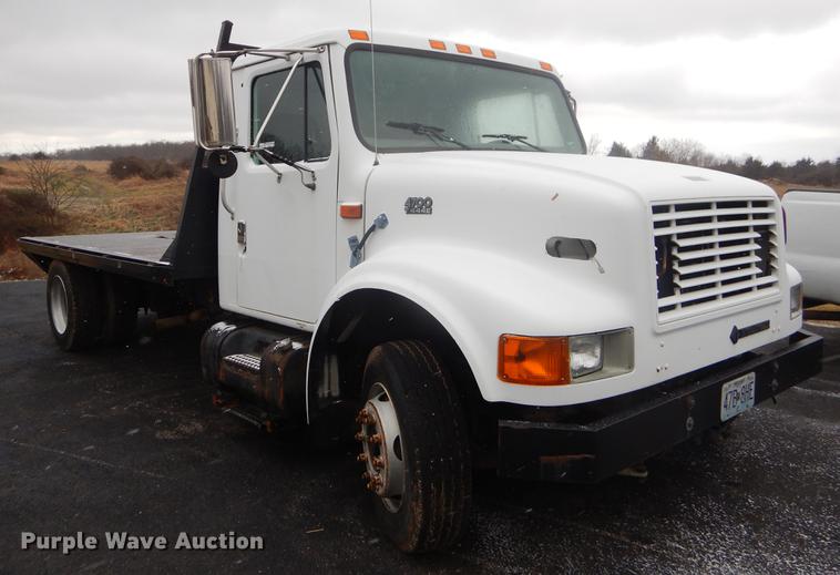 image for item FQ9551 2000 International 4700 flatbed truck