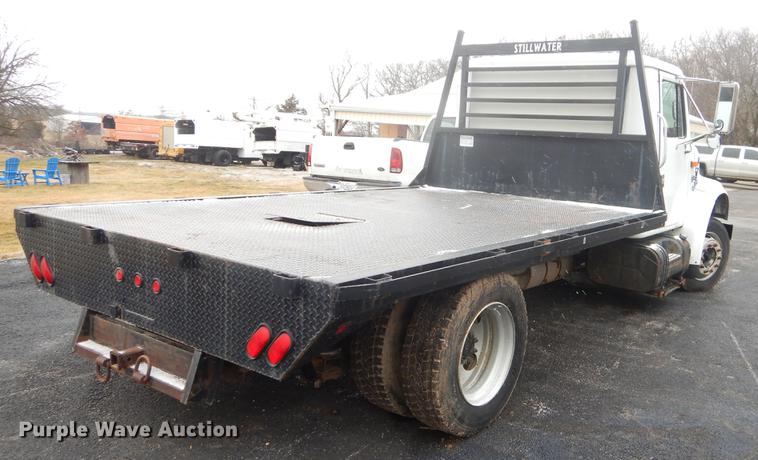 image for item FQ9551 2000 International 4700 flatbed truck