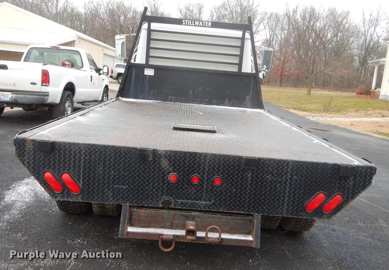 image for item FQ9551 2000 International 4700 flatbed truck