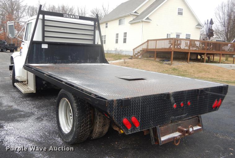 image for item FQ9551 2000 International 4700 flatbed truck