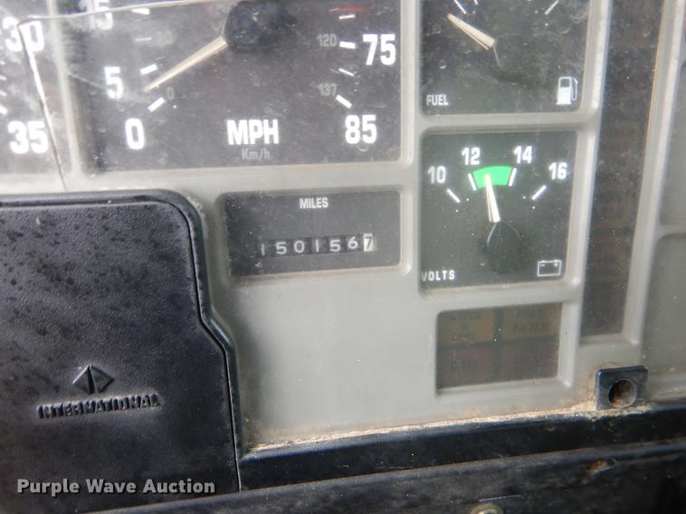 image for item FQ9551 2000 International 4700 flatbed truck