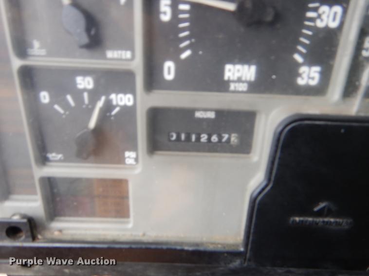 image for item FQ9551 2000 International 4700 flatbed truck