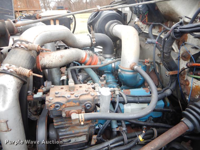 image for item FQ9551 2000 International 4700 flatbed truck