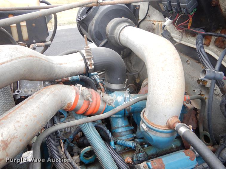 image for item FQ9551 2000 International 4700 flatbed truck