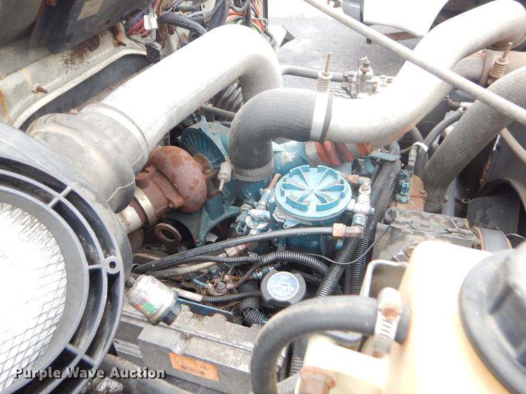 image for item FQ9551 2000 International 4700 flatbed truck