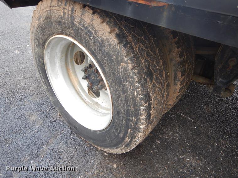 image for item FQ9551 2000 International 4700 flatbed truck