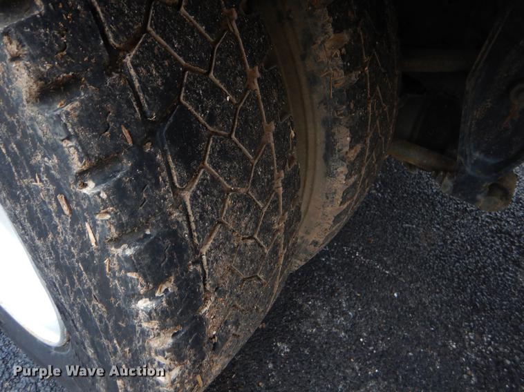 image for item FQ9551 2000 International 4700 flatbed truck