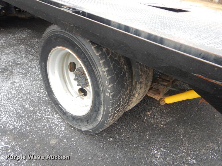 image for item FQ9551 2000 International 4700 flatbed truck