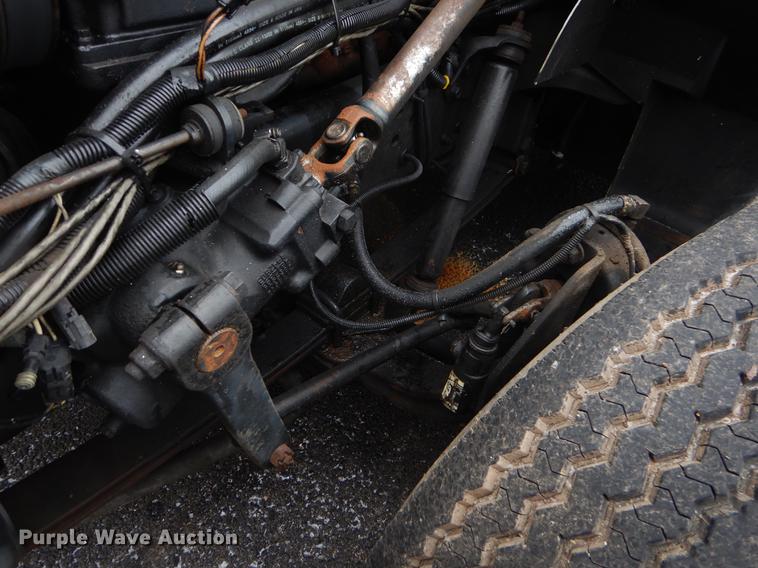 image for item FQ9551 2000 International 4700 flatbed truck