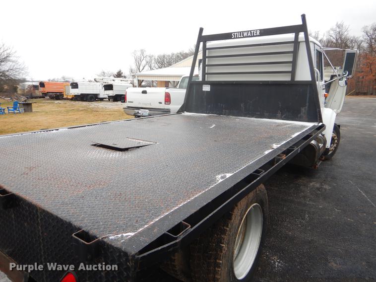 image for item FQ9551 2000 International 4700 flatbed truck