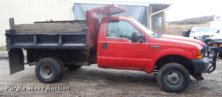 image for item FQ9553 2001 Ford F350 Super Duty dump bed pickup truck