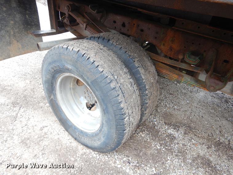 image for item FQ9553 2001 Ford F350 Super Duty dump bed pickup truck