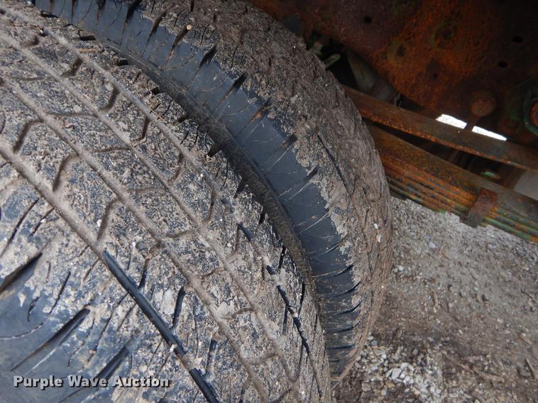 image for item FQ9553 2001 Ford F350 Super Duty dump bed pickup truck