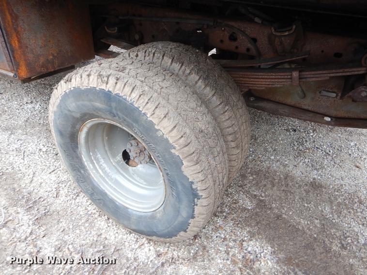 image for item FQ9553 2001 Ford F350 Super Duty dump bed pickup truck