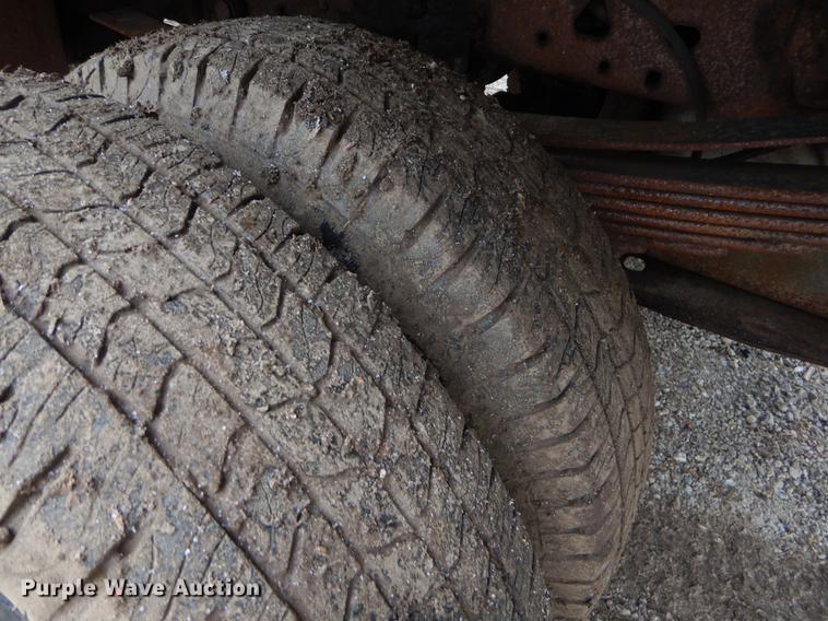 image for item FQ9553 2001 Ford F350 Super Duty dump bed pickup truck