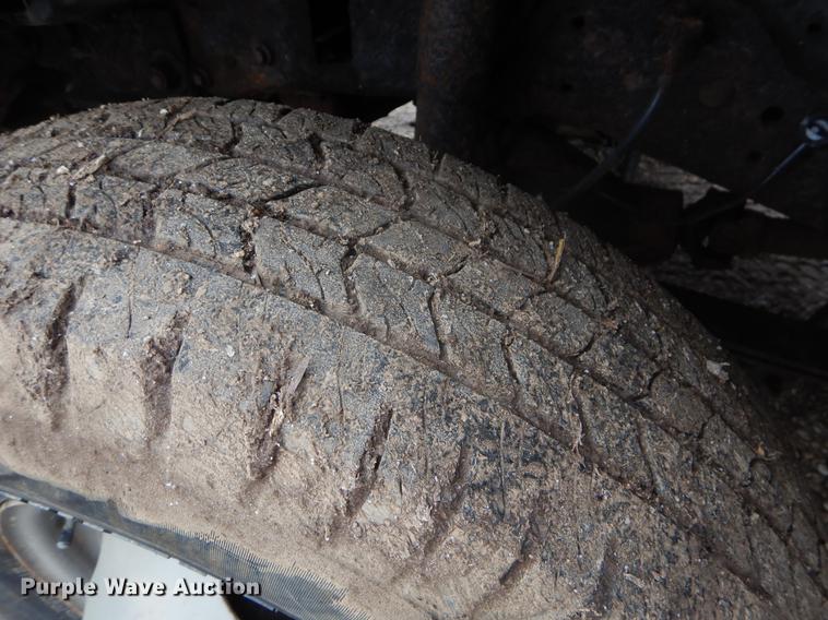 image for item FQ9553 2001 Ford F350 Super Duty dump bed pickup truck