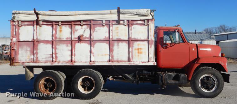 image for item FQ9556 1974 International Fleetstar 2010 grain truck