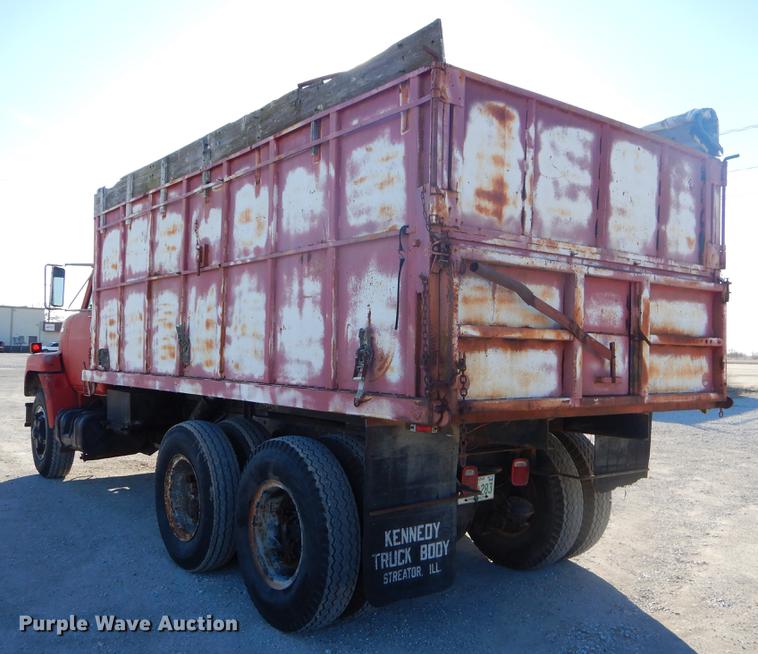 image for item FQ9556 1974 International Fleetstar 2010 grain truck