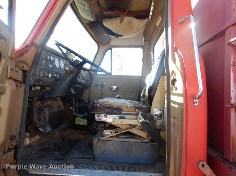 image for item FQ9556 1974 International Fleetstar 2010 grain truck
